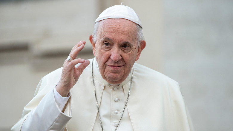 Papa Francisc: Ucraina ar trebui să aibă curaj cu „steagul alb”