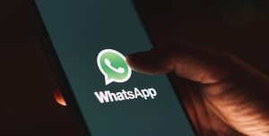 Meta este criticată după ce a redus vârsta minimă de acces la WhatsApp. De când pot avea cei mici acces la platformă