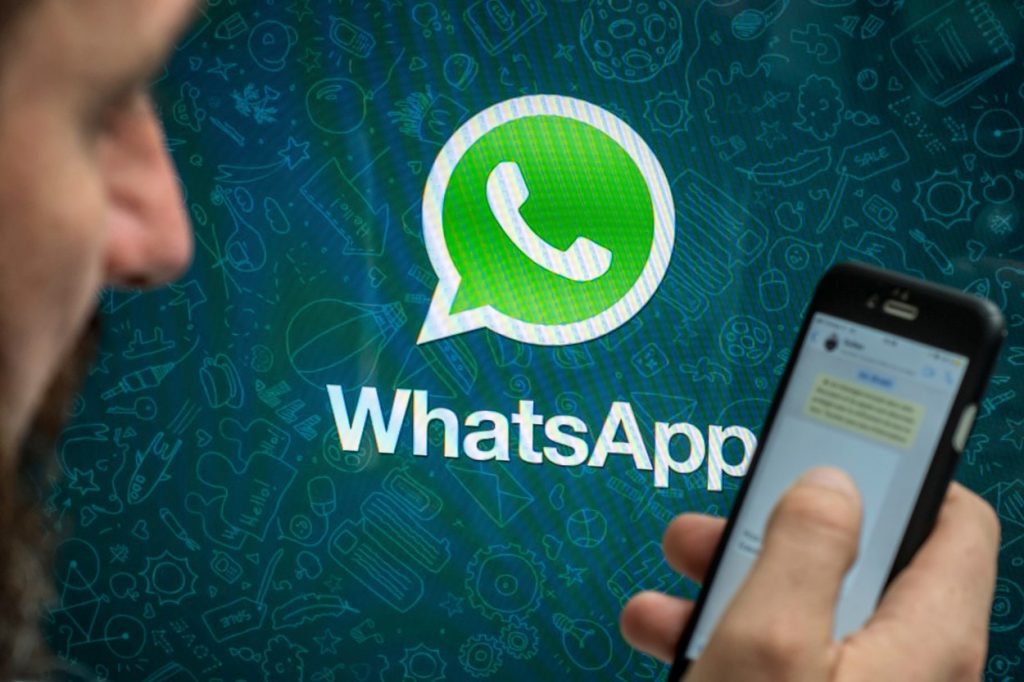 WhatsApp a implementat noi funcții, inclusiv o modalitate diferită de conectare și un asistent de Inteligență Artificială în aplicație