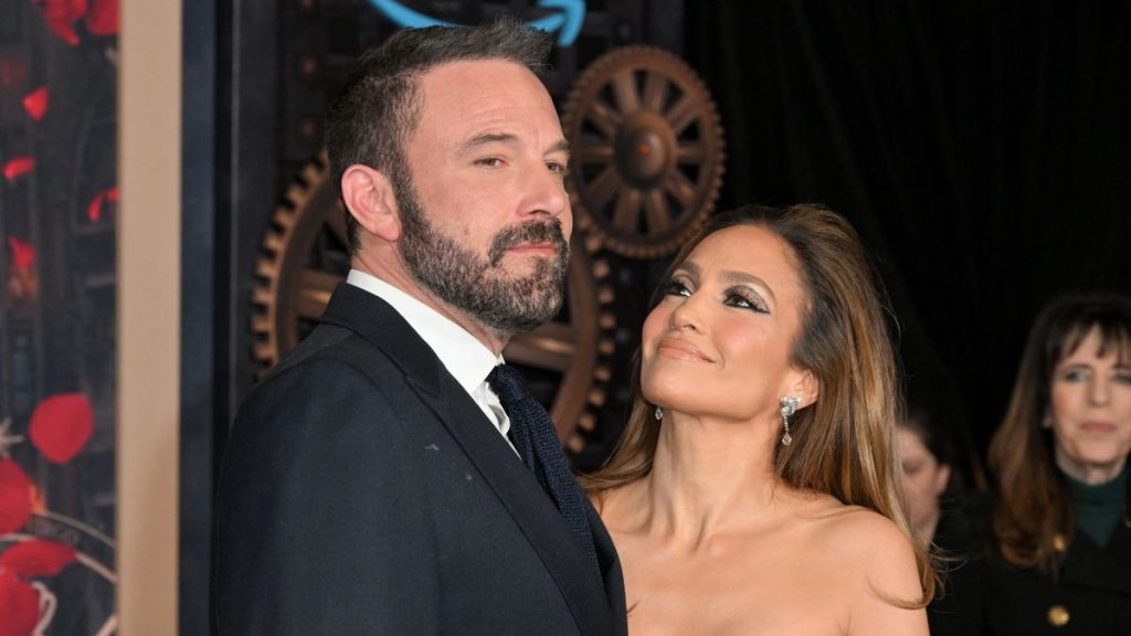 FOTO. Jennifer Lopez și Ben Affleck au probleme în căsnicie. Cei doi locuiesc în case separate