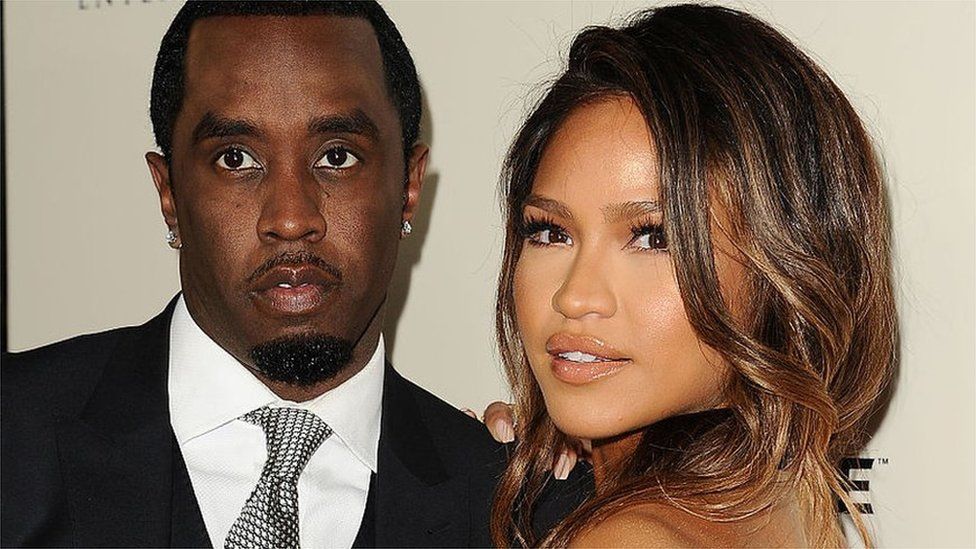 Noi imagini în cazul lui Sean „Diddy” Combs. Rapperul a fost surprins atacând-o pe fosta sa iubită, în holul unui hotel