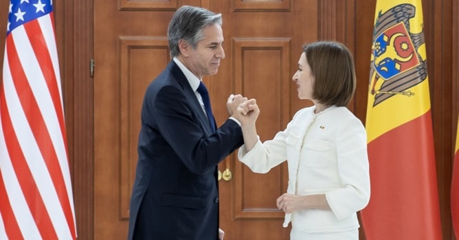 Antony Blinken merge azi la Chişinău, unde va anunţa un nou pachet de sprijin pentru Moldova