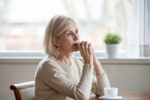 Ce se întâmplă în timpul menopauzei și cum îmi pot ajuta corpul să treacă prin această etapă?