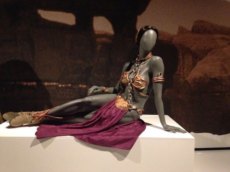 Costumul bikini al Prințesei Leia din Războiul Stelelor a fost vândut pentru 175.000 de dolari. Acesta este „unul dintre cele mai memorabile din istoria filmului”