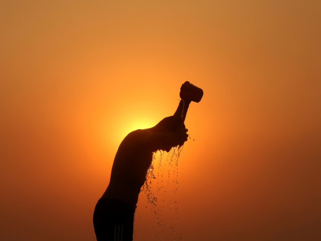 Cum te protejezi de caniculă? Medic: „Cea mai mare problemă este la alimentație. Intoxicațiile cu alimente sunt dese”