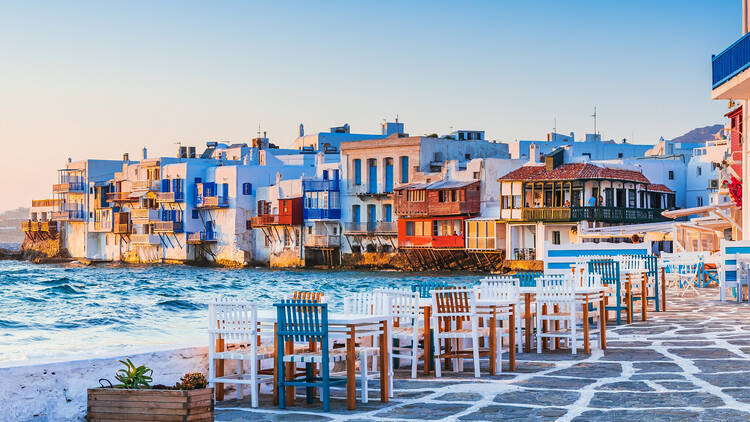 Grecia își așteaptă turiștii cu brațele deschise. Românii merg în Mykonos pentru petreceri, mâncare bună și peisaje