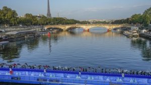 Cursa masculină de triatlon, programată azi, a fost amânată pentru miercuri, din cauza nivelului de poluare din Sena