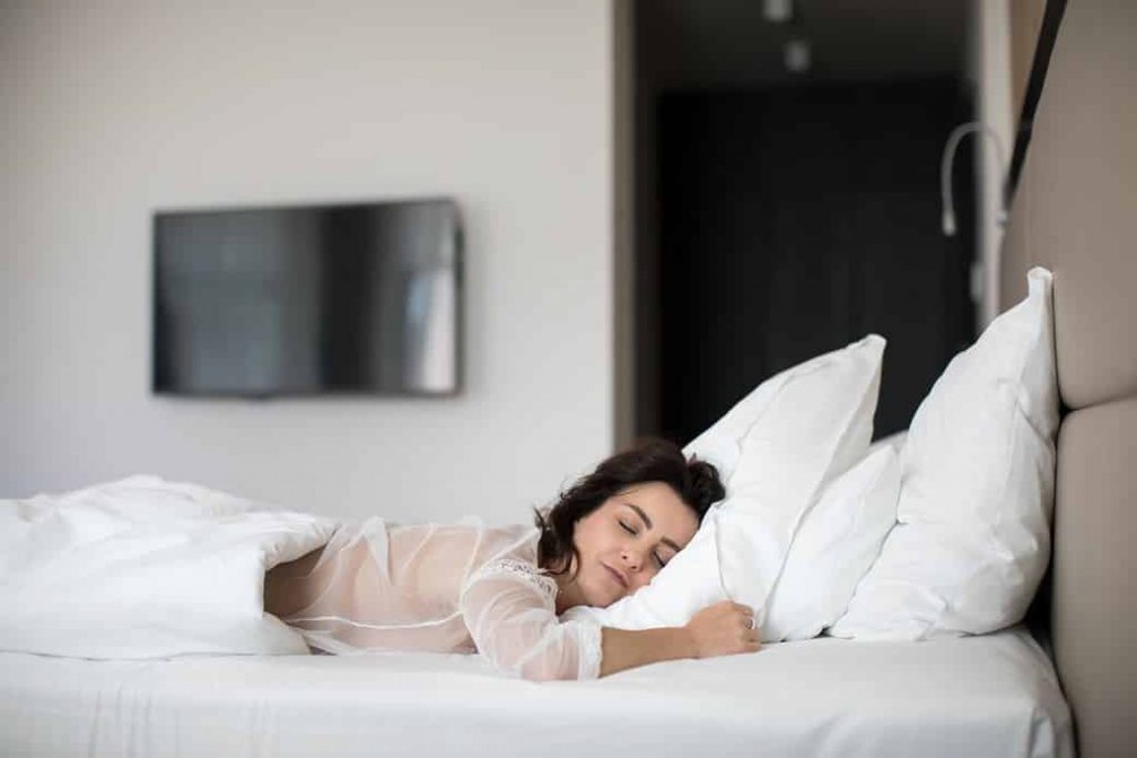 Dormi mai mult în weekend? Studiile arată că reduci riscul cu 20% de a dezvolta boli cardiace