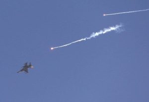 Avioanele israeliene au declanșat boom-uri sonice în Beirut, în timp ce liderul Hezbollah Nasrallah amenința cu represalii