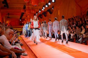Astăzi sărbătorești Ziua Internațională a Modei. Top 5 case de modă din lume