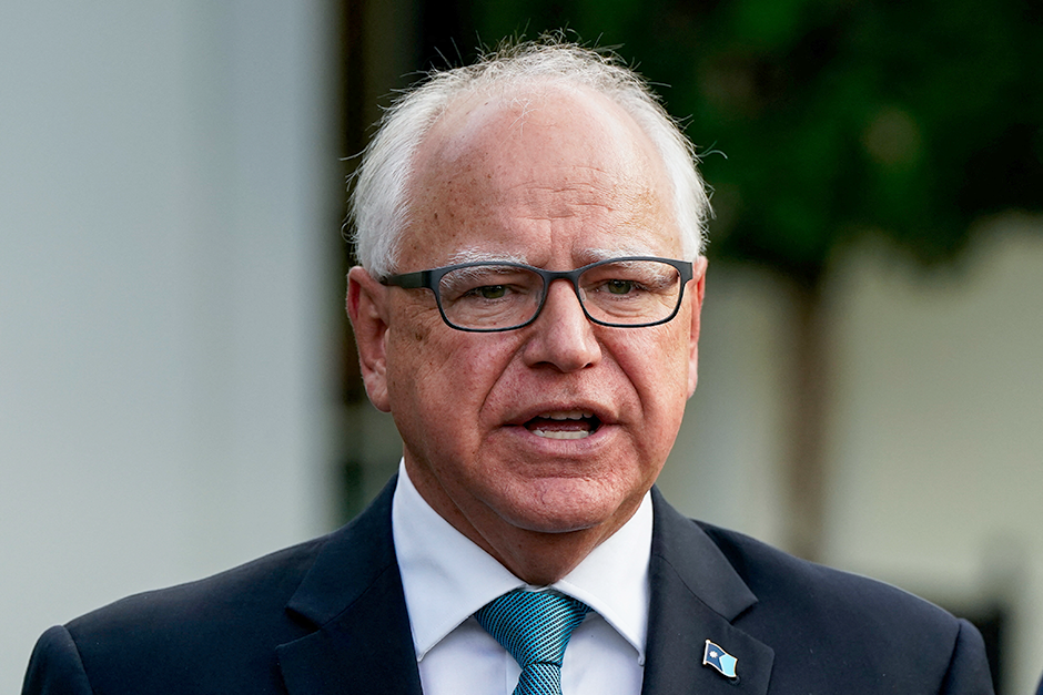 Tim Walz îl critică pe Donald Trump: „Şi-a bătut joc de legile noastre. A semănat haos şi dezbinare” 