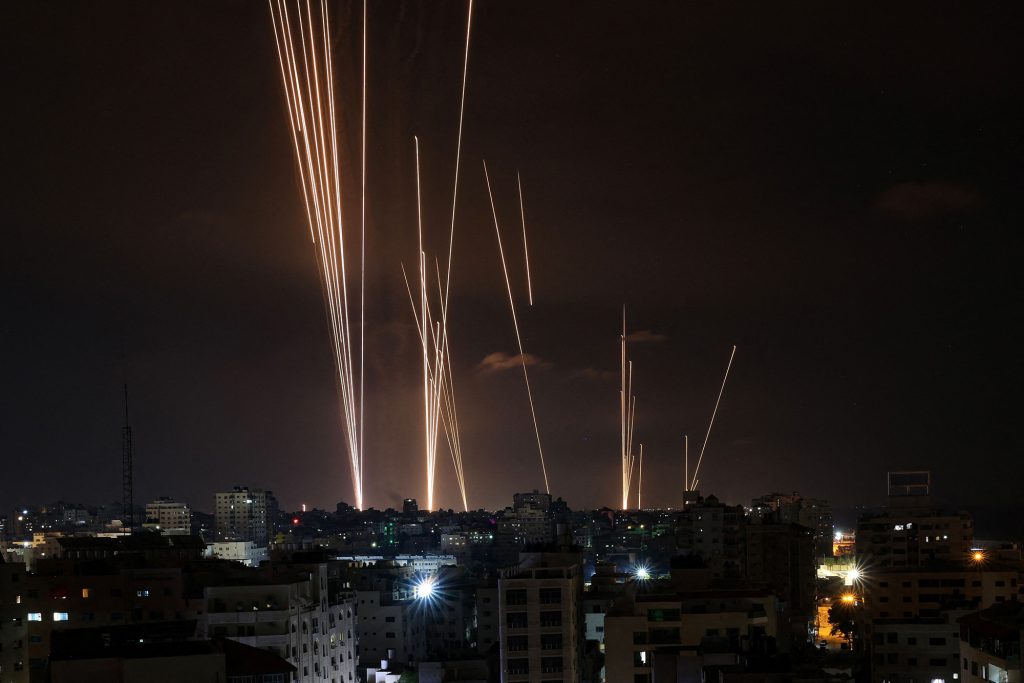 Israelul a intensificat raidurile aeriene împotriva grupării Hezbollah din Liban. Cum s-ar putea termina conflictul