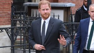Prințul Harry „nu se va întoarce în Familia Regală doar dacă William își cere scuze”. Ducele ia în considerare un rol „part-time”