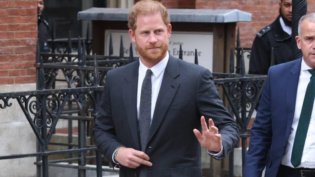 Prințul Harry „nu se va întoarce în Familia Regală doar dacă William își cere scuze”. Ducele ia în considerare un rol „part-time”