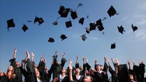 Noua Lege a pensiilor consideră studiile de masterat ca vechime în muncă. Care sunt condițiile