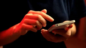 China vizează telefoanele campaniilor electorale din SUA printr-o amplă campanie de hacking