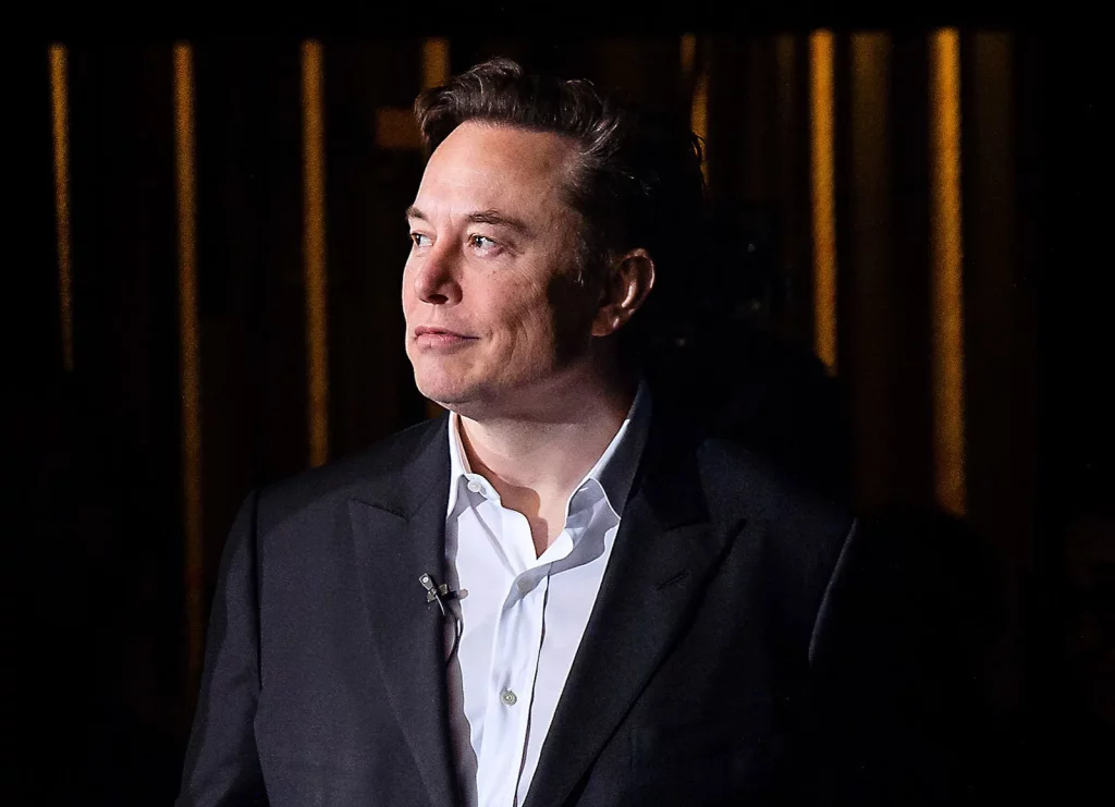 Elon Musk oferă 1 milion de dolari pe zi pentru susținerea Constituției și sprijină campania lui Trump