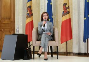 Maia Sandu condamnă „asaltul” asupra democrației de către „forțe străine”. 50% dintre moldoveni au votat „Da” la referendum