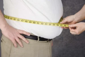Copiii care se joacă în aer liber au un risc mai scăzut de obezitate. România are mari probleme la acest capitol