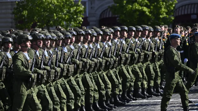 Autorităţile de la Moscova plănuiesc să recruteze cel puţin 225.000 de soldaţi anual pentru armata rusă în următorii trei ani