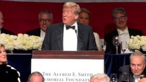 Trump o insultă pe Harris la dineul lui Al Smith. Harris face campanie în Wisconsin și își bate joc de Trump: „Tatăl Fertilizării In Vitro. Adică?”