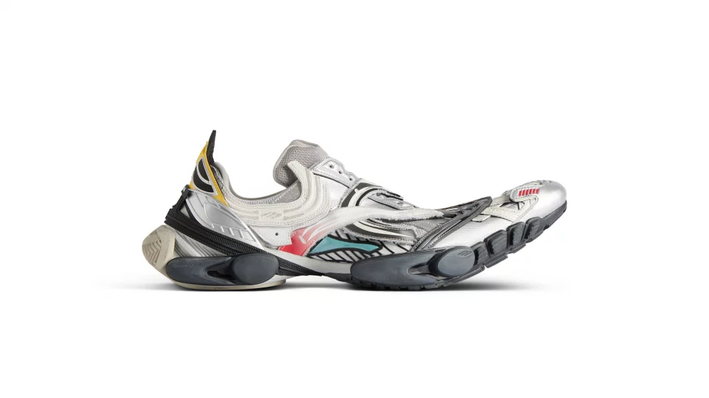 Casele de modă te surprind cu cele mai nebune colecții. Balenciaga lansează adidașii reptilă multicolori pentru 1.890 de euro