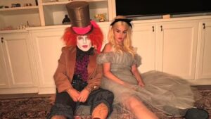 Celebritățile încep pregătirile de Halloween. Selena Gomez și Benny Blanco și-au dezvăluit primul costum de cuplu pe Instagram