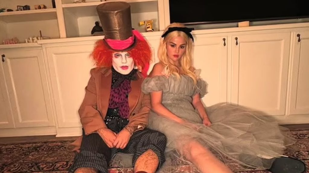 Celebritățile încep pregătirile de Halloween. Selena Gomez și Benny Blanco și-au dezvăluit primul costum de cuplu pe Instagram