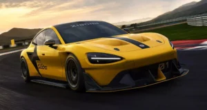 Xiaomi a dezvăluit o versiune de lux a maşinii sale sport electrice SU7. Modelul este „cea mai rapidă maşină cu patru uşi din producţie”