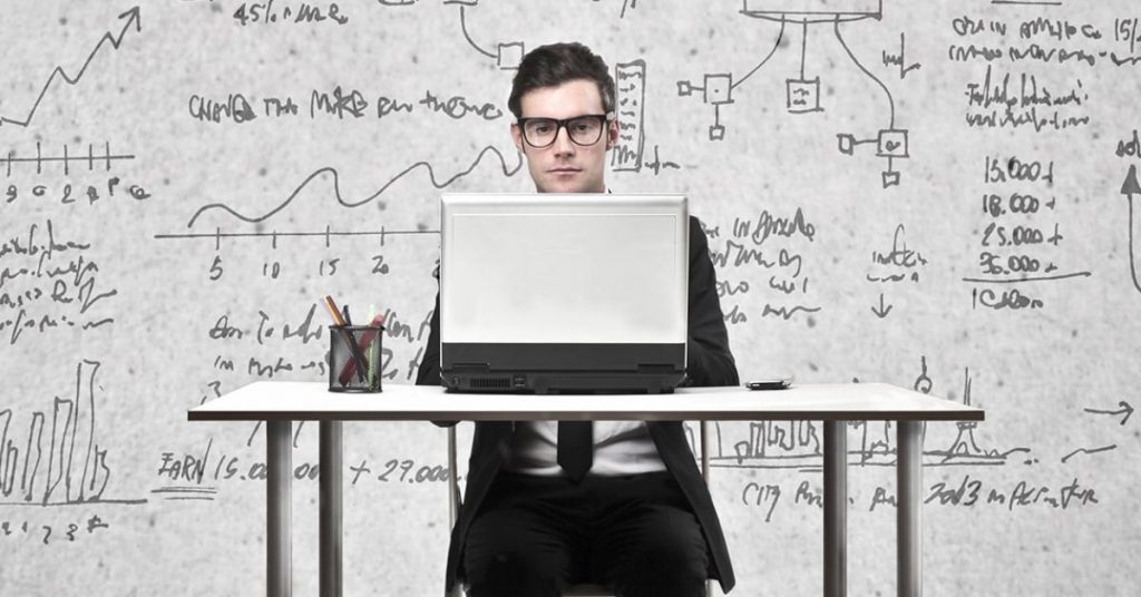 Persoanele care au un IQ mai mare rezolvă probleme mai greu. În România oamenii au un coeficient de inteligență de 96