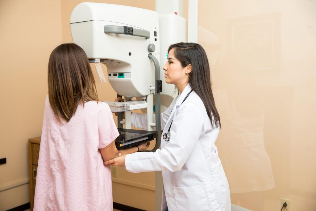 Asociația Antreprenoare.ro organizează „Ziua Roz” o dată pe lună. 2,3 milioane de femei sunt diagnosticate anual cu cancer de sân
