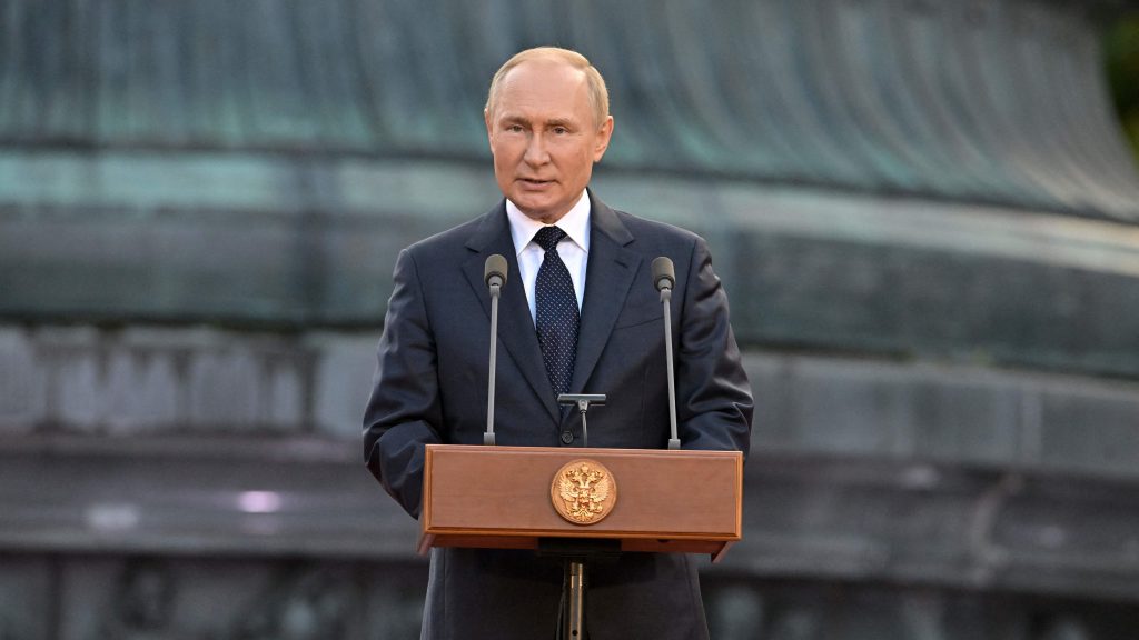 Putin interzice adopția copiilor ruși de către cetățenii țărilor unde tranziția de gen este legală. Liderul a aprobat mai multe proiecte împotriva LGBTQ+