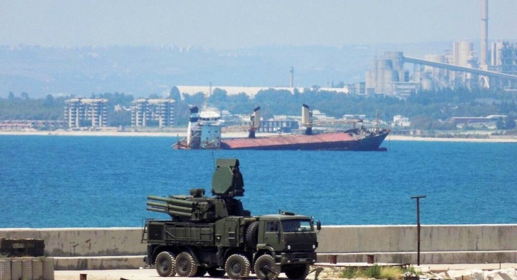 Israel distruge ținte strategice în Siria, în timp ce forțele Rusiei părăsesc baza navală Tartus