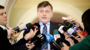 Crin Antonescu este candidatul comun al coaliției PSD-PNL-UDMR la alegerile prezidențiale