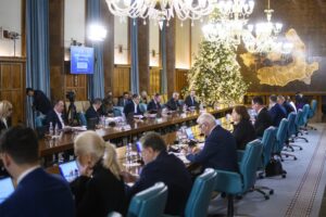 USR este dat la o parte de la guvernare. La ce se poate aștepta România în 2025 și ce înseamnă noua candidatură a lui Nicușor Dan