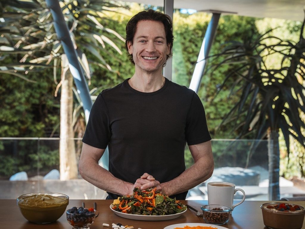 Bryan Johnson consumă 100 de vitamine zilnic. Ce stil de viață a adoptat miliardarul pentru a se menține tânăr