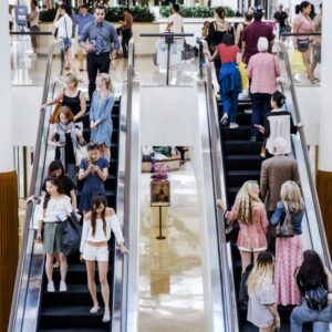 Tinerii au început să meargă mai des la mall pentru a socializa. Ce nevoi are Gen Z după pandemie