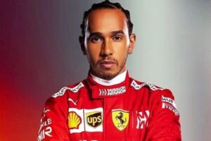 Lewis Hamilton și Ferrari pornesc la drum. După 12 ani de glorie la Mercedes, campionul intră acum pe circuit în culoarea roșie