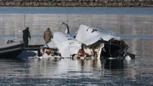 Klaus Iohannis și Marcel Ciolacu au transmis mesaje de condoleanțe victimelor accidentului aerian de la Washington