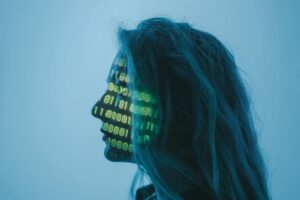 Bărbații sunt porci și cu iubitele virtuale, iar cele reale preferă câinii: Companiile A.I. se plâng de comportamentul abuziv al utilizatorilor