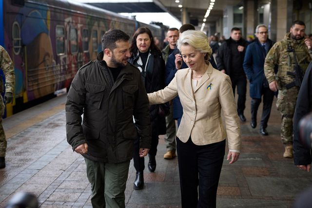 La 3 ani de la invazia Rusiei în Ucraina, liderii lumii se întâlnesc la Kiev. Ursula von der Leyen: „Europa este la Kiev, deoarece Ucraina este Europa”