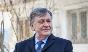 Biroul Electoral Central a înregistrat oficial candidatura lui Crin Antonescu la alegerile prezidențiale din mai