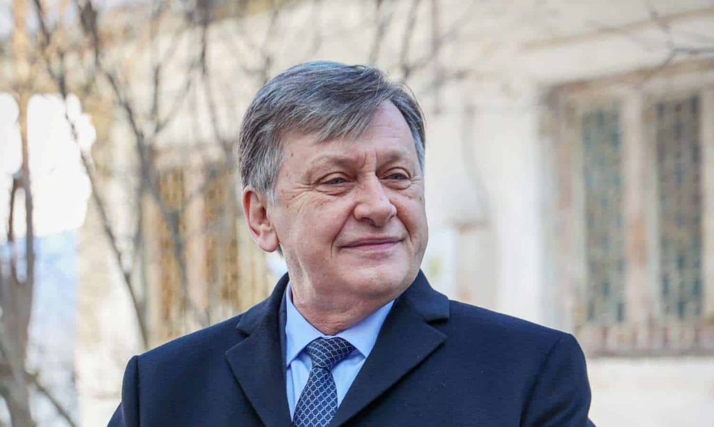 Biroul Electoral Central a înregistrat oficial candidatura lui Crin Antonescu la alegerile prezidențiale din mai