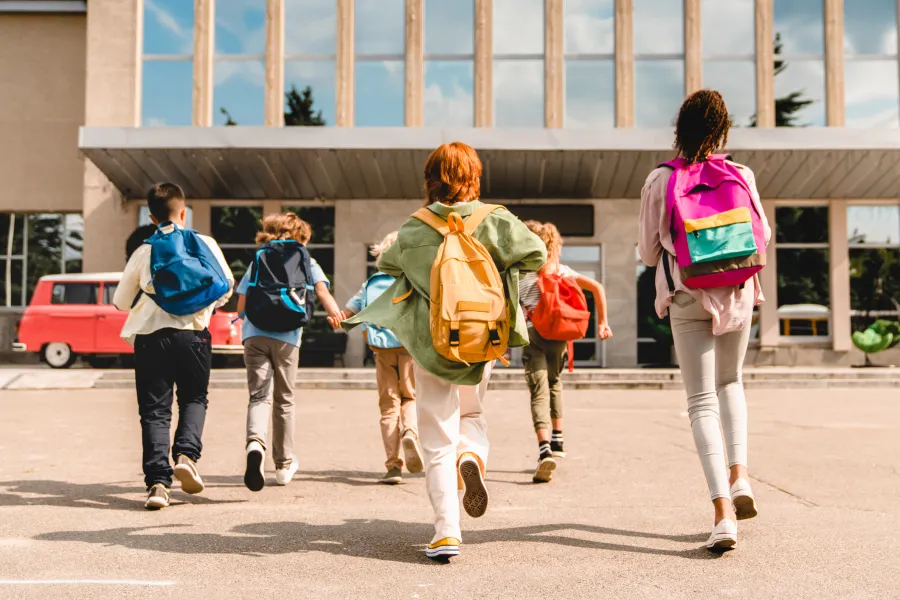 Părinții vor mai puțină corupție în educație, nu doar reforme: Ce îi îngrijorează cel mai mult