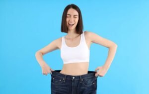 OMS: Până în 2035, 2 din 5 copii vor fi supraponderali sau obezi. Ministerul Sănătății din UK vrea să monitorizeze greutatea britanicilor
