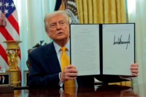 Donald Trump a semnat un ordin executiv care a dus la reducerea activității Voice of America. 1.300 de persoane au fost „trimise în concediu”