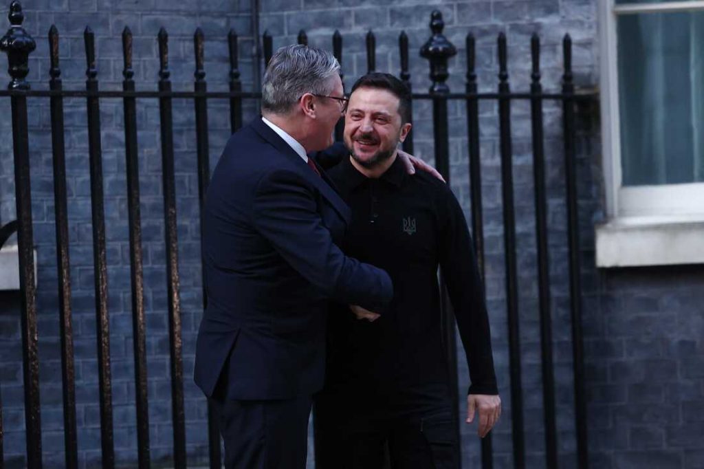 Zelenski este primit în aplauzele englezilor: Cum Marea Britanie își reafirmă susținerea pentru Ucraina