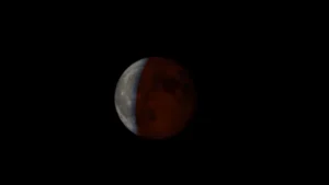 Săptămâna aceasta va avea loc o eclipsă totală de Lună. Observatorii europeni și africani vor vedea doar faza parțială inițială