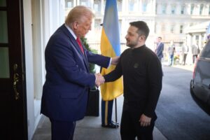Alegerea vestimentației lui Zelenski a alimentat disputa din Biroul Oval dintre el și Trump
