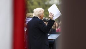 Trump elimină programele de sănătate maternală. Peste 10.000 de oameni și-au pierdut locul de muncă